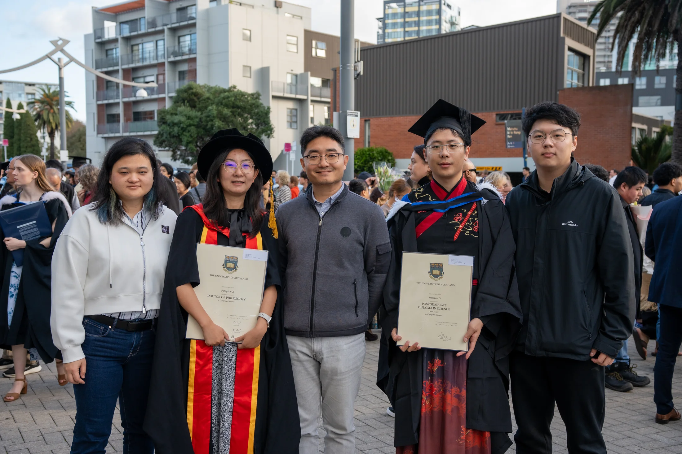 Qianqian and Haoyuan received their doctorate and postgraduate diplomas respectively.